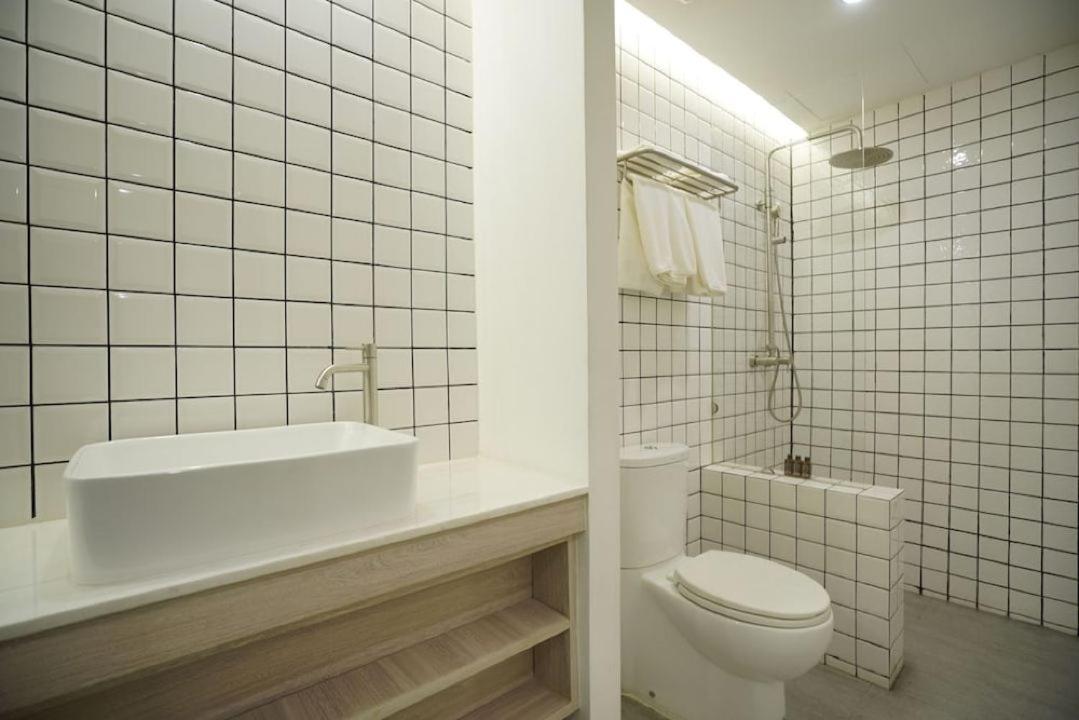 E11 Hotel - Bts Punnawithi バンコク都 エクステリア 写真