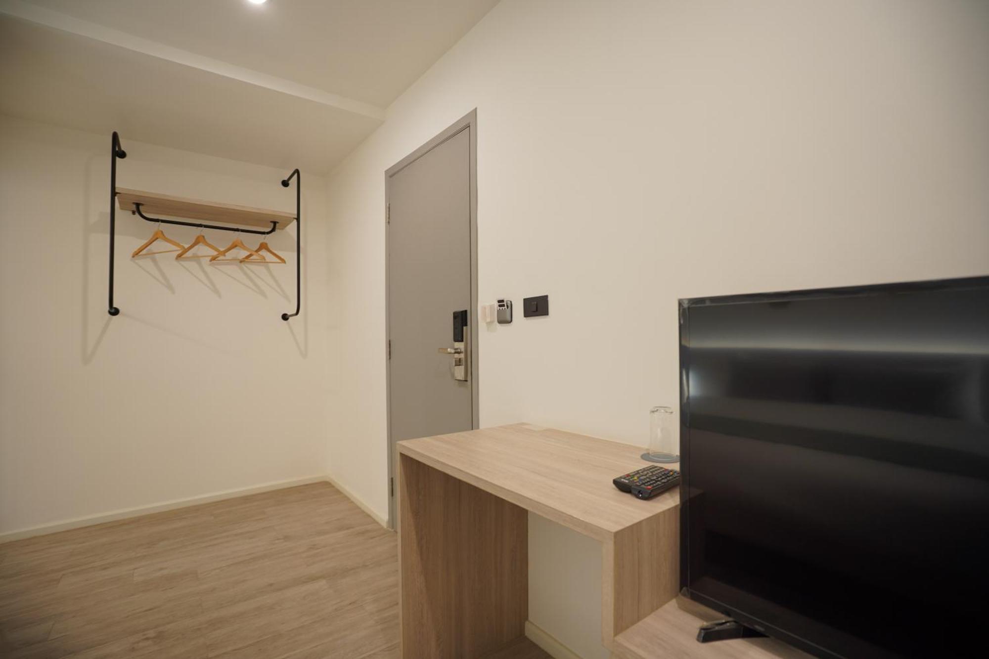E11 Hotel - Bts Punnawithi バンコク都 エクステリア 写真